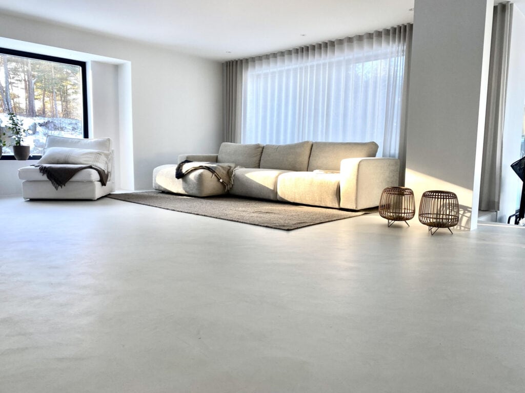 Hafstrom Microcement Ljusgratt golv scaled 1