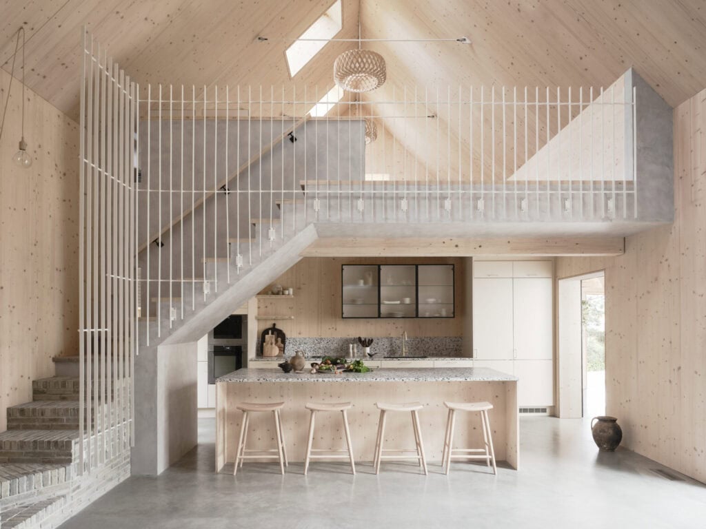 Microcement feather scaled 2