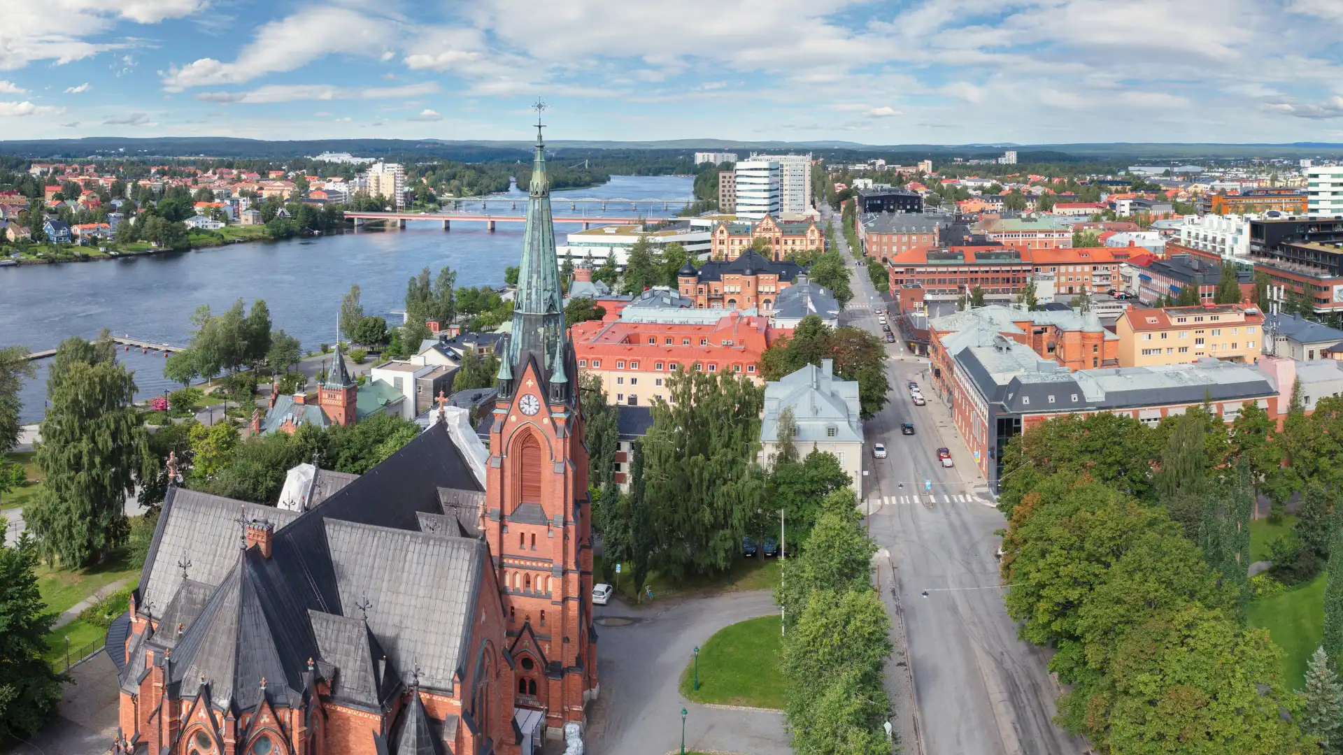 Panoramavy över centrala Umeå med Umeå stadsbyrka